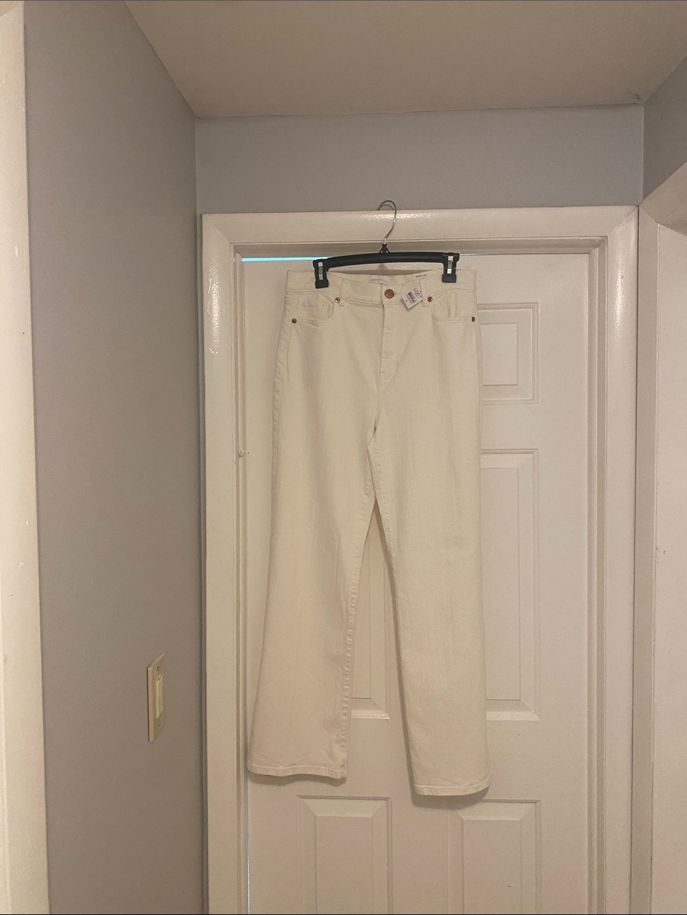 LOFT Outlet Cream Straight-Leg Jeans